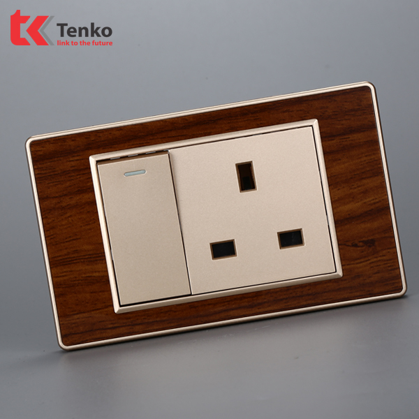 Bộ Công Tắc-Ổ Cắm Chuẩn Anh Âm Tường Vân Gỗ Viền Vàng Tenko TK-C6-053A