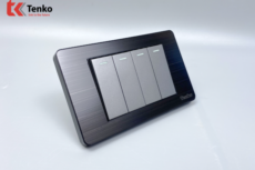 Công Tắc 4 Nút Màu Đen Xám Mặt Hợp Kim Tenko TK-C7G-04