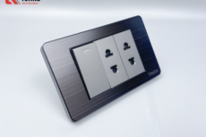 Bộ Công Tắc Ổ Cắm Điện Âm Tường Mặt Kim Loại Bo Viền Màu Đen Xám TENKO TK-C7G-025