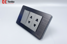 Bộ Công Tắc Ổ Cắm Điện Âm Tường Mặt Kim Loại Bo Viền Màu Đen Xám TENKO TK-C7G-025