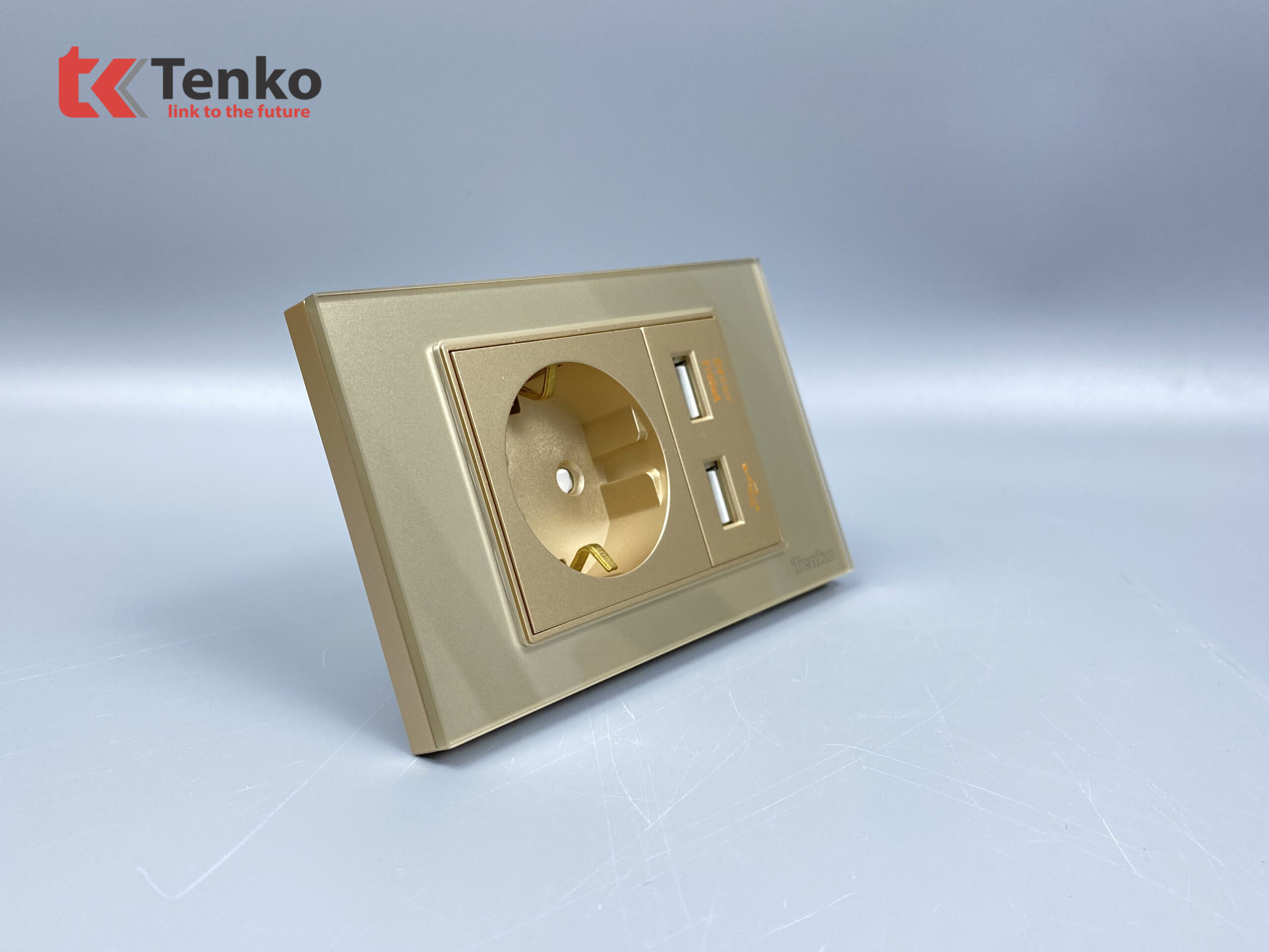 Ổ Cắm Chìm Chuẩn Đức Có USB Mặt Kính Cường Lực Tenko TK-C18-065 Vàng