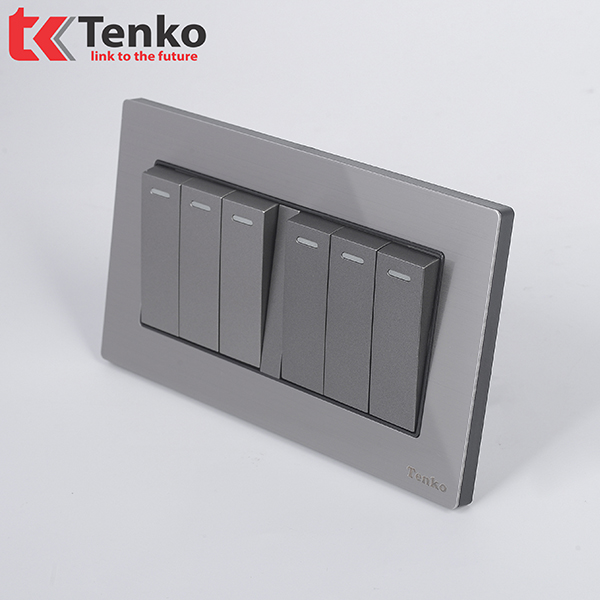 Công Tắc 3 Nút Mặt Kim Loại Tenko TK-KL2-03
