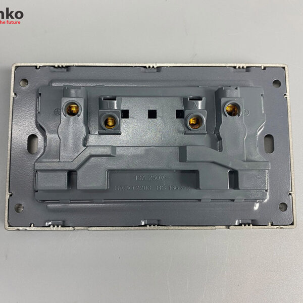 Ổ Cắm Điện Âm Tường Chống Giật Có Công Tắc Nguồn Điện Tenko TK-TT-132 Đen