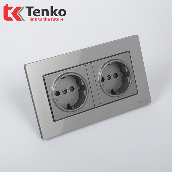 Ổ Cắm Chuẩn Đức Âm Tường Mặt Hợp Kim Chính Hãng Tenko TK-KL2-20