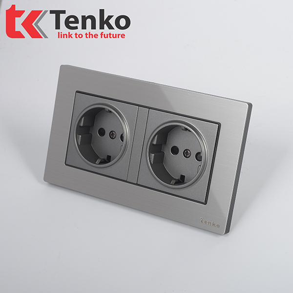Ổ Cắm Chuẩn Đức Âm Tường Mặt Hợp Kim Chính Hãng Tenko TK-KL2-20